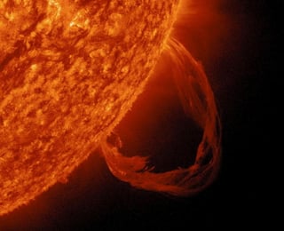 Las manchas solares aparecen en grandes grupos cuando el sol es más activo, una fase en la que se encuentra en estos momentos. (ARCHIVO)