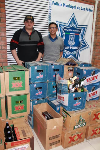 Las dos personas detenidas, los agentes aseguraron 628 cervezas de distintas medidas y marcas, mismas que fueron puestas a disposición de las autoridades. (EL SIGLO DE TORREÓN)