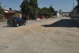 Baches. Gran parte de las calles de Torreón presentan un grave deterioro en el pavimento.