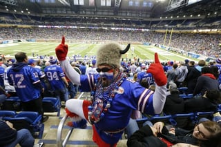 El “Capitán Búfalo”, aficionado de los Bills, tuvo que acudir al Ford Field de Detroit para apoyar. (AP)