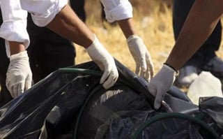 Cerca de las bolsas con restos humanos encontradas por la madrugada en Morelos, policías hallaron una nota dirigida a Federico Figueroa y el alcalde de Amacuzac, Noé Reynoso. (Twitter)