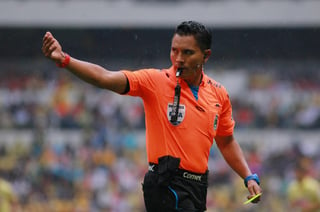 El silbante Fernando Guerrero fue designado para dirigir los primeros 90 minutos de la serie de cuartos de final entre Pumas de la UNAM y América. (Archivo)