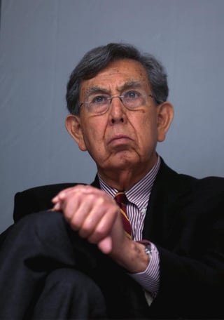 Cuauhtémoc Cárdenas Solórzano presentó su renuncia como miembro del PRD; refirió que el fin es ser congruente con sus principios. (Archivo)
