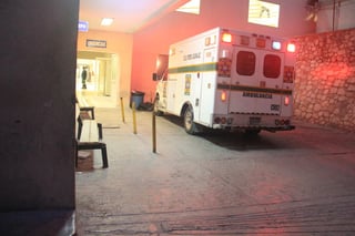 Al lugar de los hechos acudieron paramédicos de Cruz Roja quienes auxiliaron al lesionado y lo trasladaron de urgencia a un hospital del sector salud donde fue intervenido quirúrgicamente debido a la gravedad de sus lesiones. (El Siglo de Torreón)