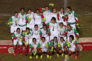 Verónica Charlyn Corral, al minuto 74, y la veterana Maribel Domínguez, en el 84, anotaron los goles con los que el “Tricolor” ganó la presea áurea de la competencia.
