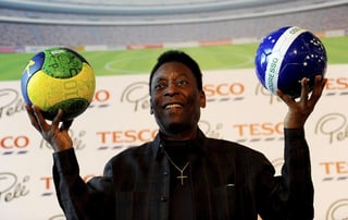 El exfutbolista Pelé 'tuiteó' sobre su estado de salud. (AP)