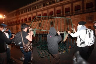 Los docentes afirmaron que la violencia la ejerció el Estado a través de los granaderos capitalinos y la Policía Federal. (ARCHIVO)