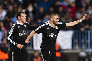 Con goles de Gareth Bale y Karim Benzema, los merengues vencieron 2-1 al Málaga; Chicharito entró al minuto 89 y Memo Ochoa quedó en banca. (AP)