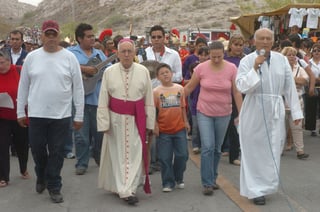 Activo. En el año 2013, junto al obispo J. Guadalupe Galván, Rodríguez Tenorio encabezó el Vía Crucis. 