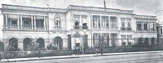 
Casa-palacio de Feliciano Cobián por la calle Bucareli, en la ciudad de México, actual sede de la Secretaría de Gobernación.