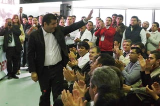 En el PRI.- El ex alcalde Eduardo Olmos asistió a la presentación del Primer Informe de Resultados de Miguel Riquelme.