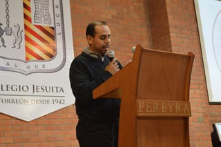 Nuevos retos. Armando Mercado, director de la escuela Carlos Pereyra promulga la nueva Misión y Visión.