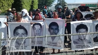 Crítico. Las protestas de los padres de familia de las víctimas en el caso Ayotzinapa, se mantienen. (EL UNIVERSAL)