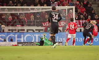 De último minuto Robben le dio los tres puntos al Bayern. (EFE)