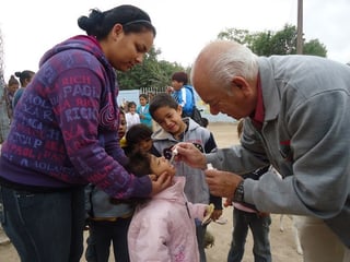 Salud. Niños de las comunidades rurales de Lerdo recibieron dosis de vitaminas que les ayudarán a evitar diversas enfermedades. 
