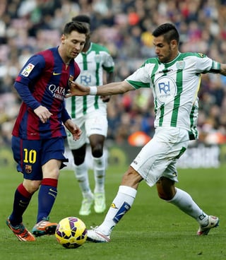 El doblete ayudó a Messi a reducir sus diferencias en goles con el astro portugués. (EFE)