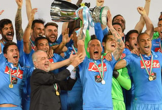 Luego del 2-2 tras los tiempos extra, el Nápoles se coronó en la Supercopa de Italia al vencer en penales por 6-5 a la Juventus. (EFE)