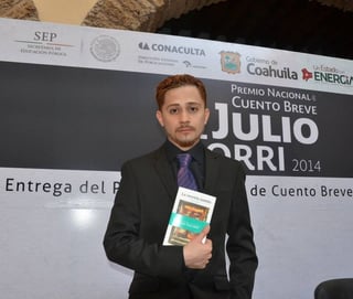 Su trabajo. Ériq Sáñez, ganador del Premio Nacional de Cuento Breve Julio Torri 2014, comparte su fascinación por el relato breve.