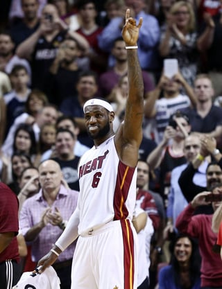 Con el Heat de Miami, LeBron James ganó un par de campeonatos de la NBA, antes de regresar a jugar con los Cavaliers de Cleveland, su verdadero hogar. (AP)