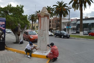 Renovación. Las columnas de cantera de la Alameda de Torreón serán restauradas por completo el próximo año.