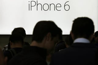 Los demandantes exigen a Apple que les entreguen los 16 GB de almacenamiento completos y que no les quiten el espacio ocupado por iOS 8. (ARCHIVO)