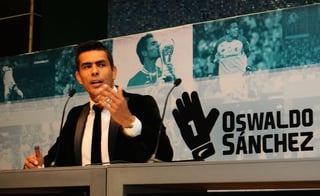 Oswaldo Sánchez recientemente se retiró del futbol mexicano luego de que ya no entraba en los planes del Santos Laguna. Aún puede buscar una oportunidad en el futbol de Estados Unidos. (Archivo)