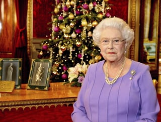 Isabel II de 88 años de edad, quien este año cumple 63 años en el trono, se convertirá en septiembre en la monarca con más tiempo al frente de la corona. (ARCHIVO)