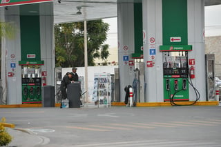 Auge. En el 2013 se autorizaron 14 licencias para igual número de estaciones de servicio de gasolina y diésel. Incluía tienda.