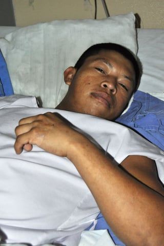 Espera. Wilson aún se encuentra interno en la Cruz Roja de Torreón en espera de una nueva cirugía en su pierna derecha. 