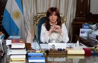 Fernández de Kirchner autorizó desclasificar documentos de la causa AMIA y revelar los nombres de los espías acusados de encubrimiento del ataque terrorista. (ARCHIVO)