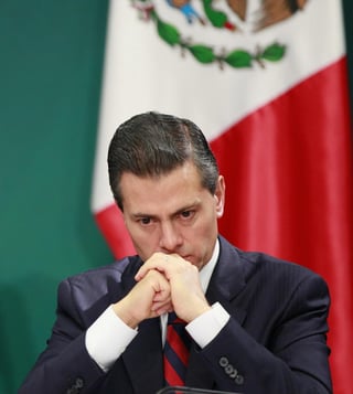 El diario estadounidense reveló ayer que el presidente Enrique Peña Nieto adquirió una casa de un contratista actual del gobierno federal. (Archivo)