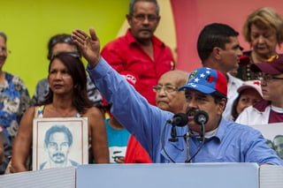Pide lucha al pueblo. Nicolás Maduro llamó al pueblo a la batalla, tras señalar que por lo económico buscan dar un golpe de Estado. 