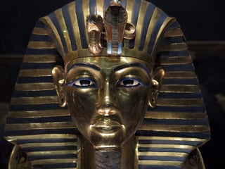 Restaurarán máscara mortuoria de Tutankamón