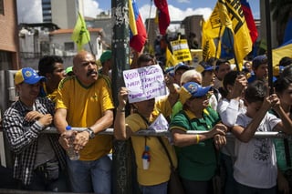Crisis. Los venezolanos tomaron las calles para exigirle al gobierno que acabe con la escasez de productos básicos.