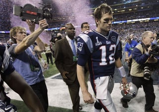 Tom Brady se va del Super Bowl XLVI, que perdió 21-17 ante los Gigantes de Nueva York, en Indianápolis. (AP)