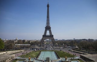 La Torre Eiffel superó su récord de visitantes. (Archivo)