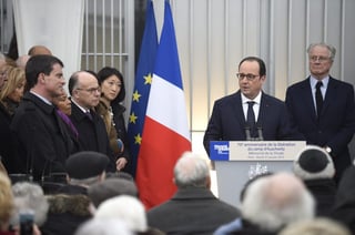 El mandatario dijo en el memorial de la Shoah en París, que tomará “medidas contra ese enemigo que hay que conocer y nombrar para combatirlo: el antisemitismo”. (EFE)