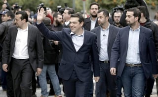 Tsipras, líder del partido izquierdista Syriza, anunció hoy la conformación de su nuevo gabinete que se vio reducido de 18 a 10 ministros. (EFE)