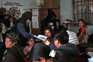  Las precampañas para las elecciones de diputados del próximo 7 de junio en México arrancaron en medio de la tensión que se vive en  Guerrero por la desaparición de 43 estudiantes. (Archivo)