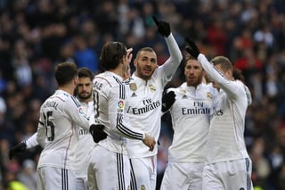 Con el 4-1, Real Madrid sigue consolidado en la cima de La Liga española, mientras que la Real Sociedad se mantiene a media tabla con la alerta de un Carlos vela mermado. (EFE) 