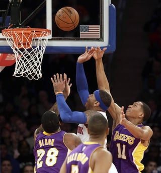 Carmelo anotó 31 puntos en el duelo frente a Lakers. (EFE)