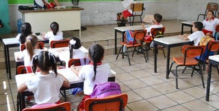 Lo anterior, significa que de los 834 mil trabajadores de educación pública que había en 1992, se pasó a 1 millón 178 mil. (ARCHIVO)