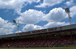 Una asociación de vecinos interpuso una demanda para que sea cerrado de manera definitiva el estadio Nemesio Diez, casa del equipo Toluca. (Archivo)