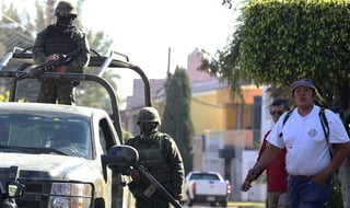 Los representantes del sector privado pidieron a los secretarios Salvador Cienfuegos Zepeda y Vidal Francisco Soberón Sanz, respectivamente no permitir la entrada de los padres de los 43 jóvenes desaparecidos de Ayotzinapa. (ARCHIVO)
