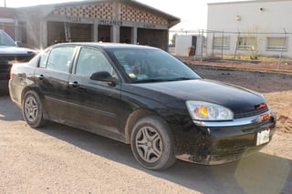 La mujer viajaba en un automóvil Chevrolet Malibu, modelo 2004, color negro, con placas de circulación FHT-2624 del estado de Coahuila.
