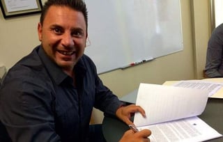 'Turco' Mohamed en la firma del contrato. (Rayados)