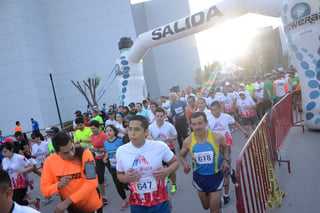 La salida de los 10 kilómetros fue en el Tecnológico de Monterrey. (Fotos de Ramón Sotomayor, Jesús Galindo y Jorge Téllez)