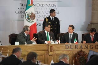 Invitación. Durante la reunión de la Conago en Durango, se invitó al presidente de México a GP. (EL SIGLO DE TORREÓN)