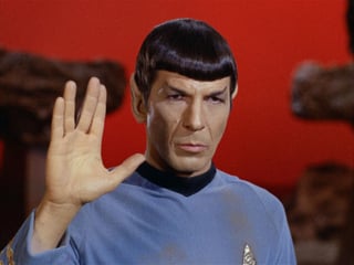 El actor estadounidense Leonard Nimoy, quien encarnaba a “Spock” en el programa de antaño, falleció a los 83 años de una enfermedad pulmonar crónica. (ESPECIAL)