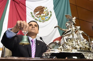  Silvano Aureoles, solicitó licencia a su cargo para iniciar campaña como candidato del PRD a la gubernatura de Michoacán.